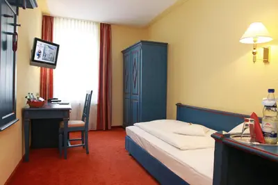 Ein Bett oder Betten in einem Zimmer der Unterkunft Hotel Erbgericht Buntes Haus
