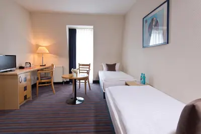 Ein Bett oder Betten in einem Zimmer der Unterkunft ACHAT Hotel Dresden Elbufer