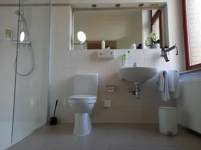 Ein Badezimmer in der Unterkunft Hotel Artushof