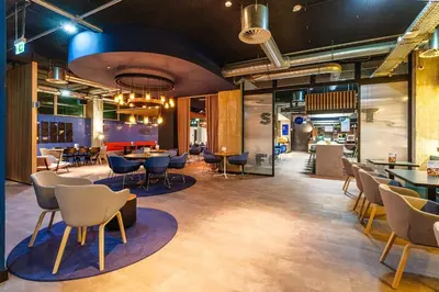 Ein Restaurant oder anderes Speiselokal in der Unterkunft Holiday Inn Express Dresden Zentrum by IHG