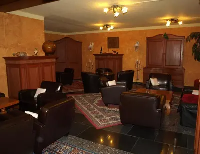 Ein Sitzbereich in der Unterkunft WEST Hotel an der Sächsischen Weinstrasse