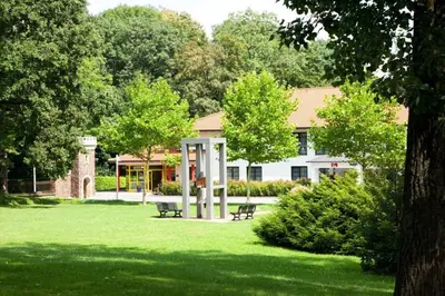 Ein Garten an der Unterkunft Kim Hotel Im Park