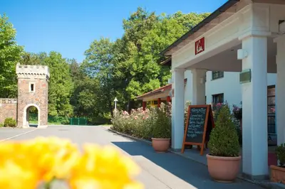 Ein Garten an der Unterkunft Kim Hotel Im Park