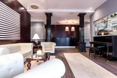 Ein Sitzbereich in der Unterkunft Hotel Am Blauen Wunder