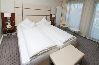 Ein Bett oder Betten in einem Zimmer der Unterkunft Hotel Am Blauen Wunder