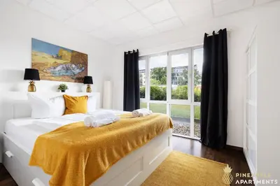 Ein Bett oder Betten in einem Zimmer der Unterkunft PINEAPPLE APARTMENTS - Dresden Mitte - free parking