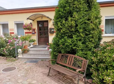 Ein Garten an der Unterkunft Gästezimmer- und Ferienzimmer Am Gewölbekeller Meißen