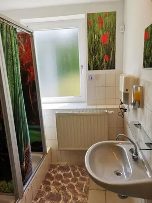 Ein Badezimmer in der Unterkunft Gästezimmer- und Ferienzimmer Am Gewölbekeller Meißen