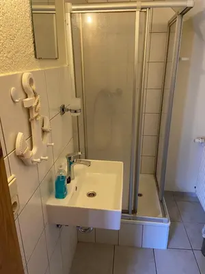 Ein Badezimmer in der Unterkunft Zimmervermietung Graupner
