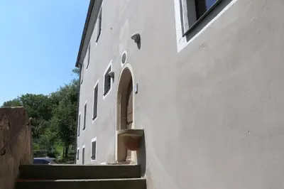 Das Gebäude in dem sich die Ferienwohnung befindet
