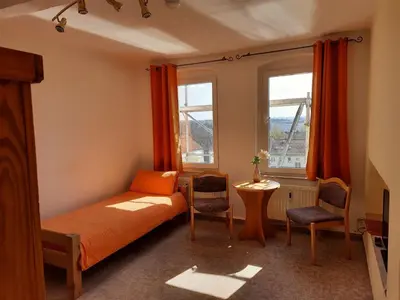 Ein Bett oder Betten in einem Zimmer der Unterkunft Spiegelland - Zuhause für Mitarbeiter