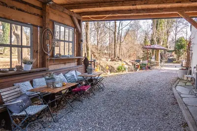Ein Garten an der Unterkunft Land & Leben Pension