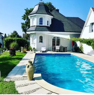 Der Swimmingpool an oder in der Nähe von B OUR GUEST at NEW FLAT NEARBY DRESDEN !!!POOL!!!