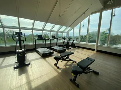 Das Fitnesscenter und/oder die Fitnesseinrichtungen in der Unterkunft co56 Hotel Chemnitz