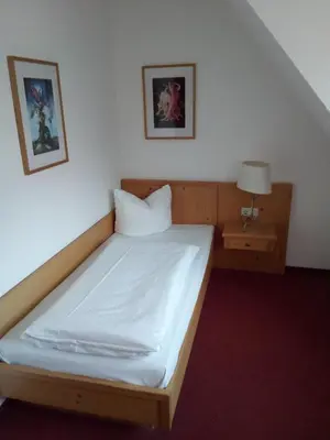 Ein Bett oder Betten in einem Zimmer der Unterkunft Landhotel Keils Gut