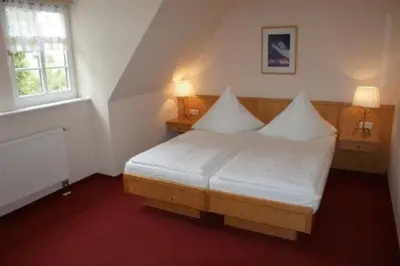 Ein Bett oder Betten in einem Zimmer der Unterkunft Landhotel Keils Gut