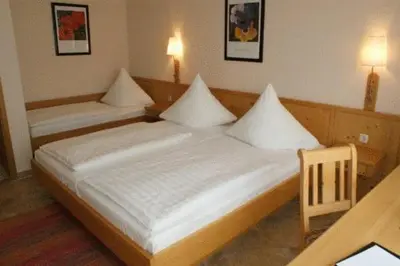 Ein Bett oder Betten in einem Zimmer der Unterkunft Landhotel Keils Gut