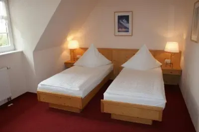 Ein Bett oder Betten in einem Zimmer der Unterkunft Landhotel Keils Gut
