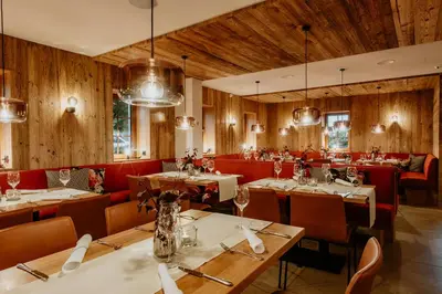 Ein Sitzbereich in der Unterkunft Waldhotel Kreuztanne
