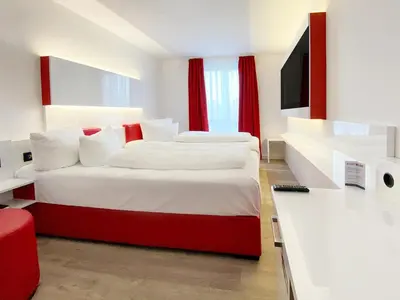 Ein Bett oder Betten in einem Zimmer der Unterkunft DORMERO Hotel Hoyerswerda