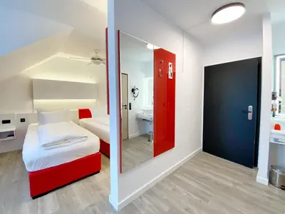 Ein Bett oder Betten in einem Zimmer der Unterkunft DORMERO Hotel Hoyerswerda