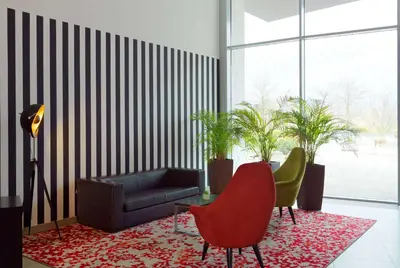 Ein Sitzbereich in der Unterkunft Ramada by Wyndham Dresden