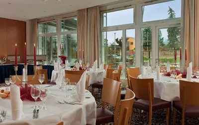 Ein Restaurant oder anderes Speiselokal in der Unterkunft Ramada by Wyndham Dresden