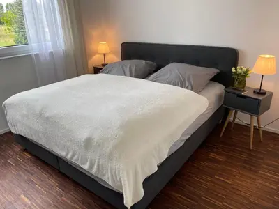 Ein Bett oder Betten in einem Zimmer der Unterkunft Modernes Apartment am Hafen mit Seeblick