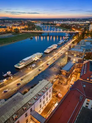 Blick auf einen Fluss in der Nähe des Hotels