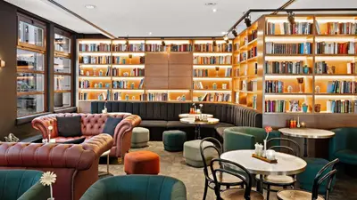 Ein Sitzbereich in der Unterkunft Hilton Dresden an der Frauenkirche