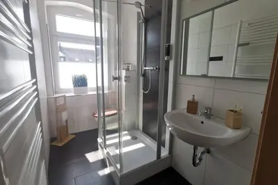 Ein Badezimmer in der Unterkunft Stylish 4ZI Netflix, Kaffeetimer, WIFI, Parken