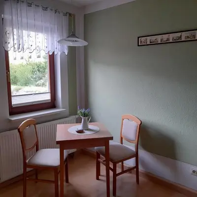 Ein Sitzbereich in der Unterkunft Ferienwohnungen Herrmann