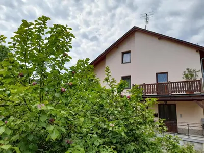 Das Gebäude in dem sich die Ferienwohnung befindet