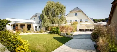 Ein Garten an der Unterkunft Ringhotel Landhaus Nicolai 