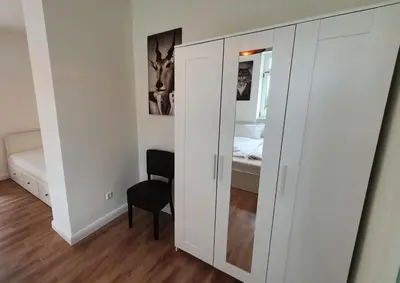 Ein Bett oder Betten in einem Zimmer der Unterkunft Weißer Hirsch Residenz mit Heideblick