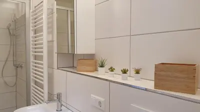 Ein Badezimmer in der Unterkunft Weißer Hirsch Residenz mit Heideblick