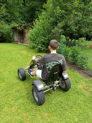 Ein Garten an der Unterkunft Ferienwohnung Hegemühle