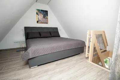 Ein Bett oder Betten in einem Zimmer der Unterkunft Traumferienhaus Bergblick Mittelndorf, bis zu 8 Personen, Sauna, Grill