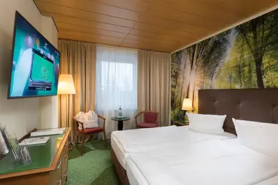 Ein Bett oder Betten in einem Zimmer der Unterkunft AHORN Waldhotel Altenberg