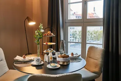 Ein Sitzbereich in der Unterkunft Steigenberger Hotel de Saxe