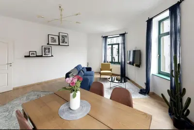 Ein Sitzbereich in der Unterkunft B OUR GUEST at NEW Vintage Chic Apartment