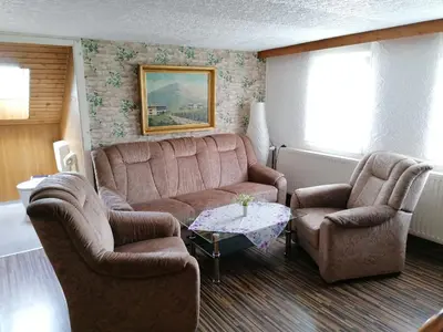 Ein Sitzbereich in der Unterkunft Ferienwohnung Felsblick