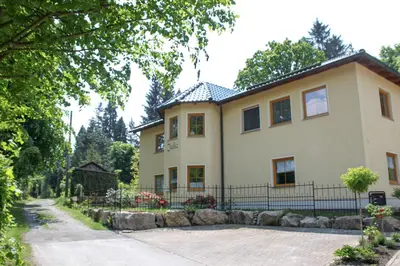 Das Gebäude in dem sich die Ferienwohnung befindet