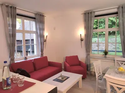 Ein Sitzbereich in der Unterkunft Ferienwohnung Bastei
