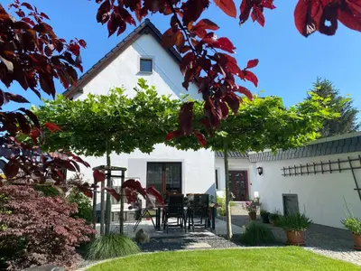 Ein Garten an der Unterkunft Ferienwohnung Klosterblick in der Oberlausitz