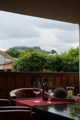 Ein Balkon oder eine Terrasse in der Unterkunft Ferienwohnung am Dorfplatz
