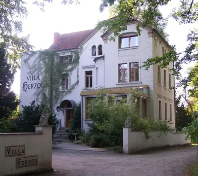 Das Gebäude in dem sich das Hotel befindet