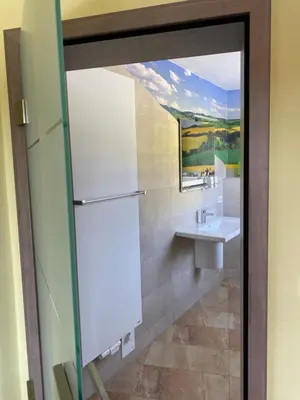 Ein Badezimmer in der Unterkunft Berghotel Talblick