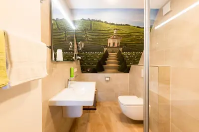 Ein Badezimmer in der Unterkunft Berghotel Talblick