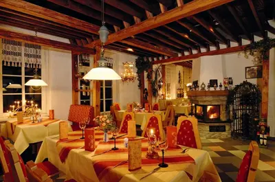 Ein Restaurant oder anderes Speiselokal in der Unterkunft Hotel Berghof